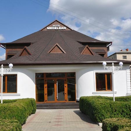 Medelean Hotel Comrat Exterior foto